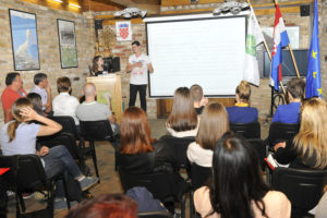 Parlament mladih HR 77m